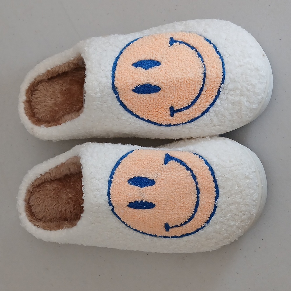 Cozy Ivory Slippers with Smiley Face, Size 44-45